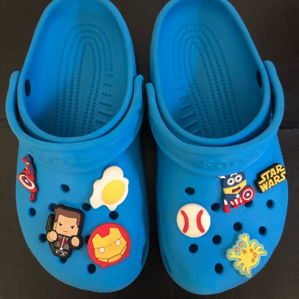 Kiss crocs size 2